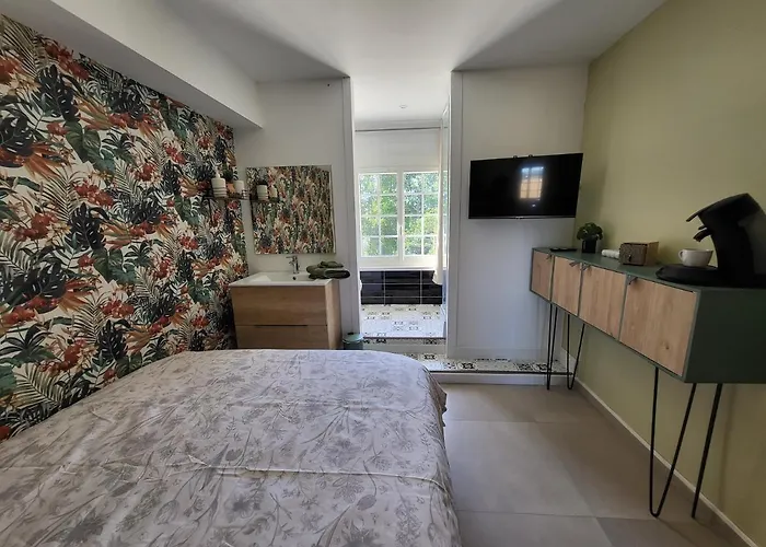 Du Trinquet Мини-отель *